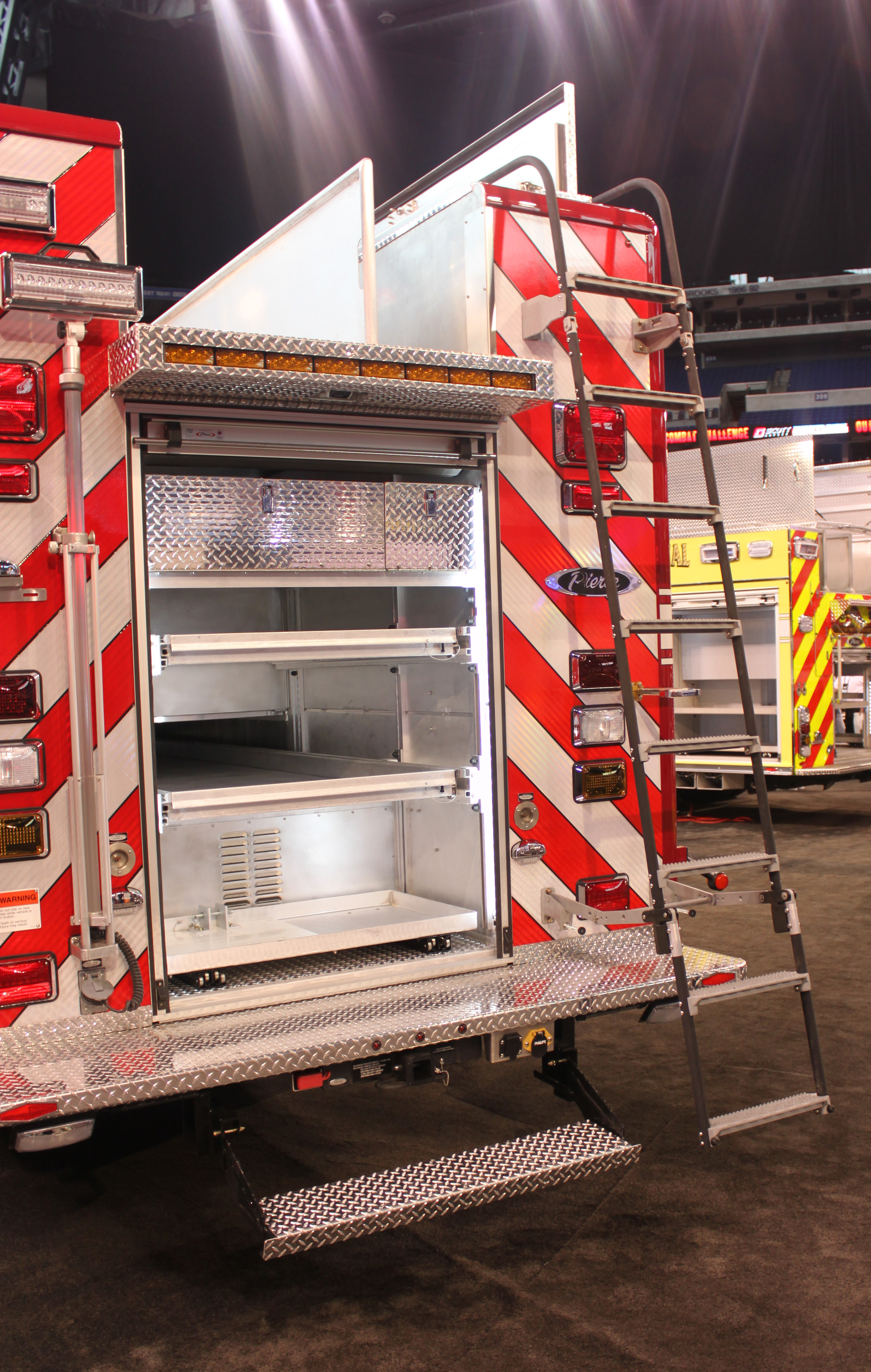 Ziamatic Corporation » 15″ Width Swing Out & Down Vehicle Ladders